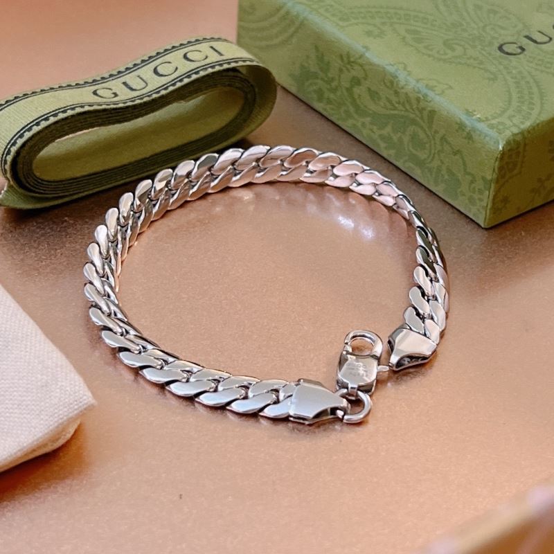 G*u*i bracelets